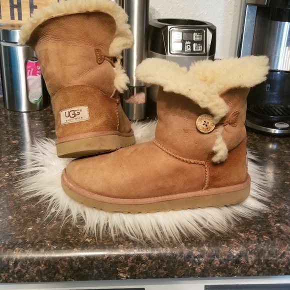 tan uggs with buttons